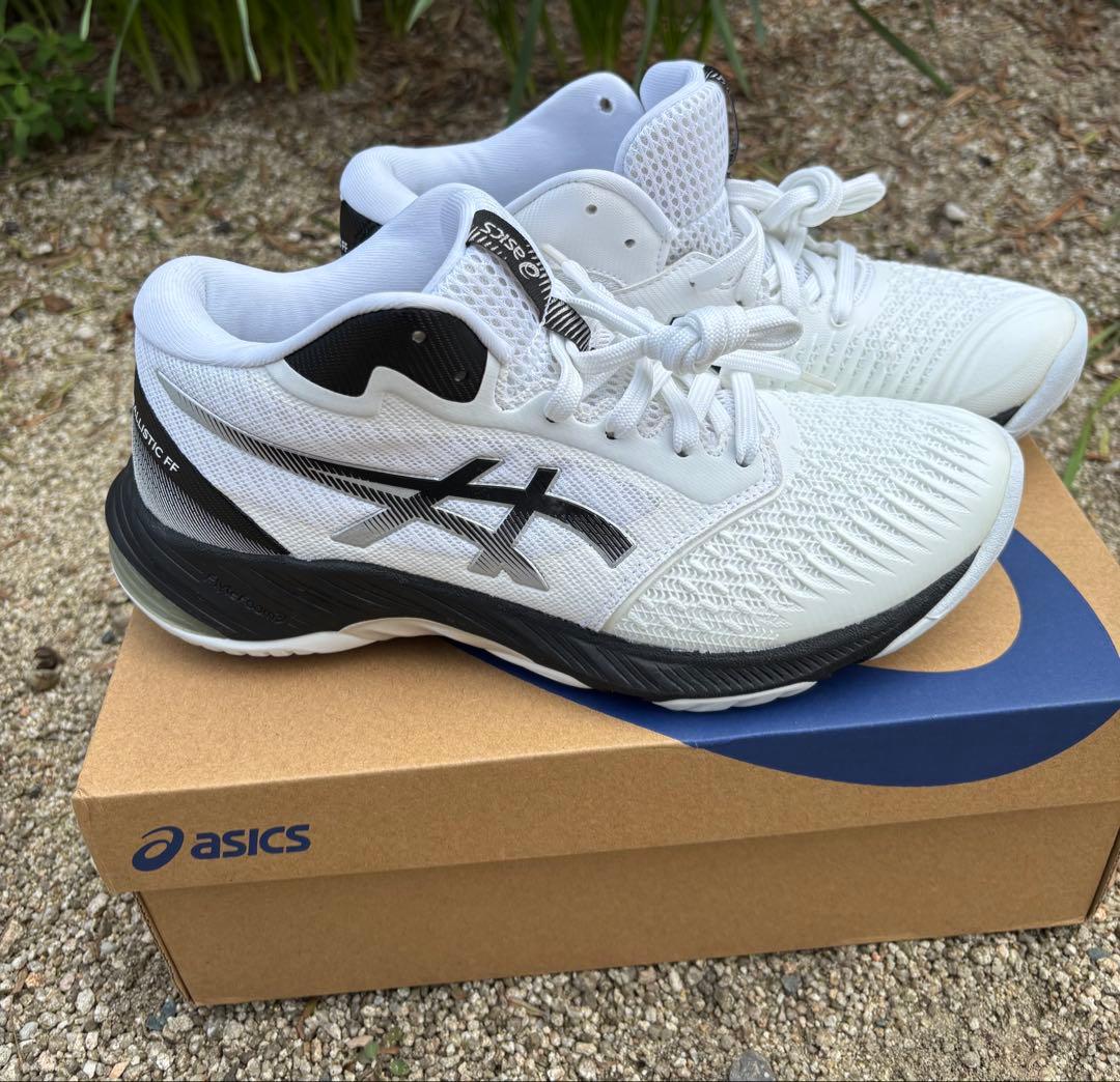 ASICS NETBURNER BALLISTIC ホワイト/ブラック