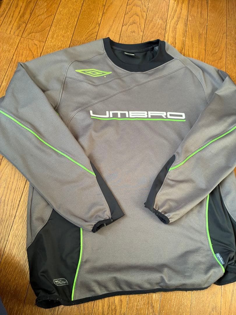 アンブロ　umbro XXLセットアップ　グレー　蛍光イエロー