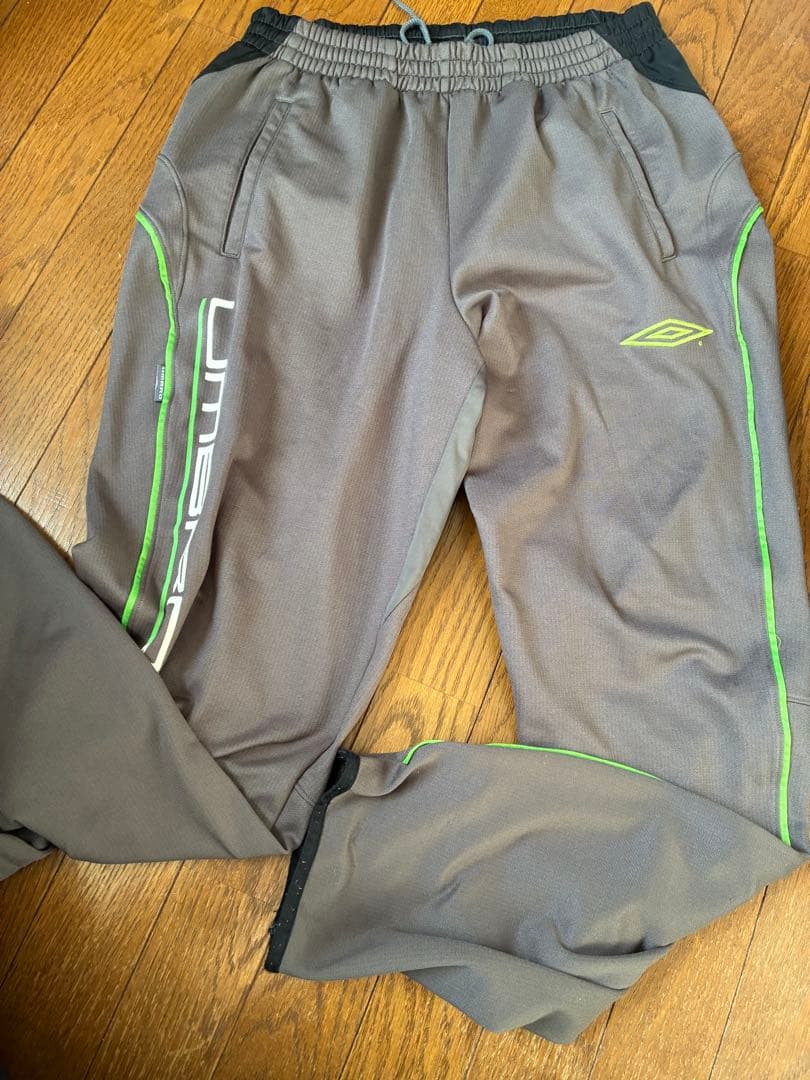 アンブロ　umbro XXLセットアップ　グレー　蛍光イエロー