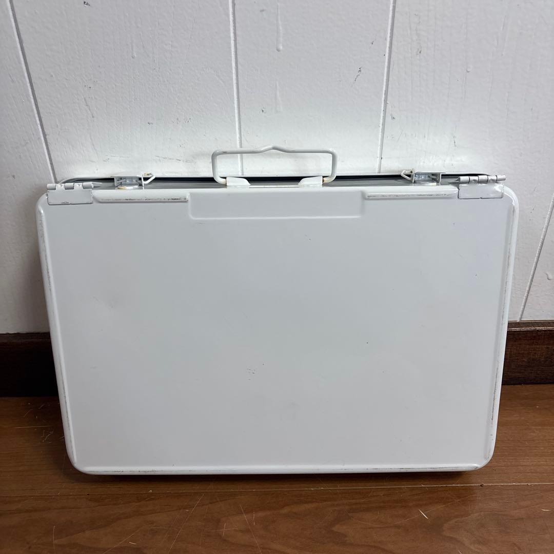 米軍放出品　FIRST AID KIT CASE ホワイト　送料無料