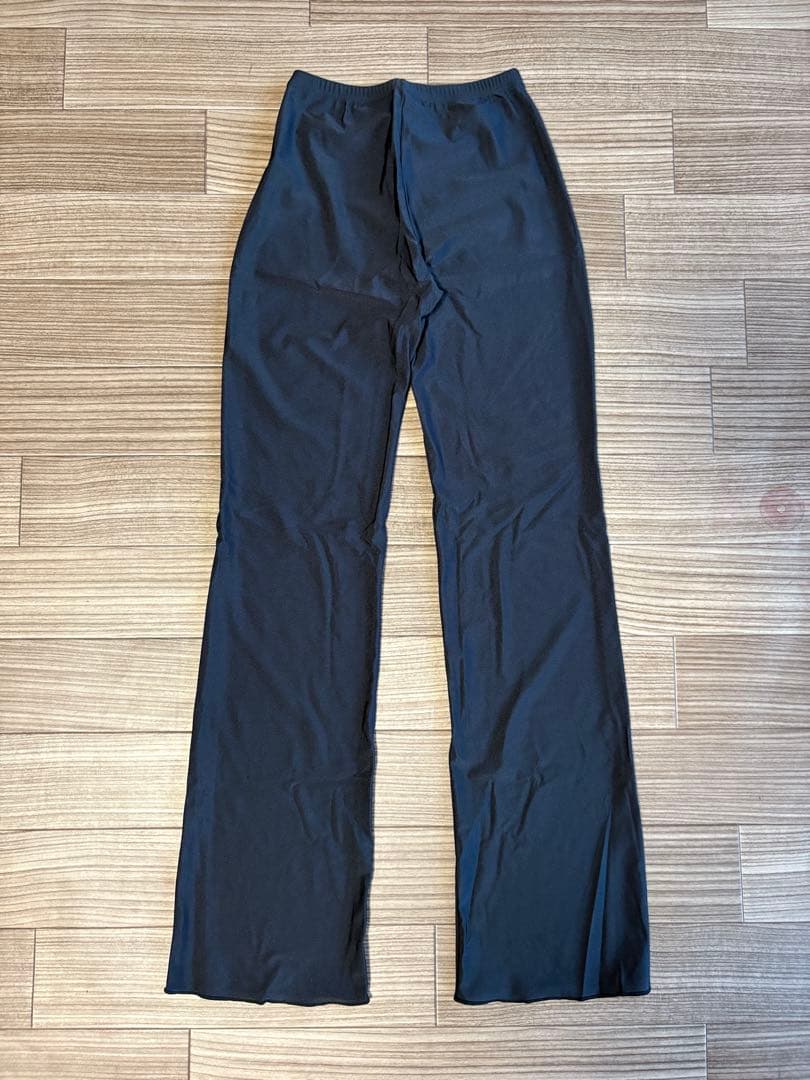 シルビア　黒いフレアパンツ 約26cmウエスト　Ｌサイズ