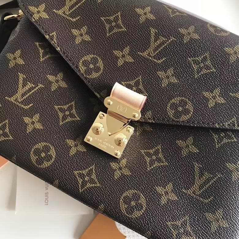 優良品LouIs ⭐️VuIttonモノグラムフラップバッグ