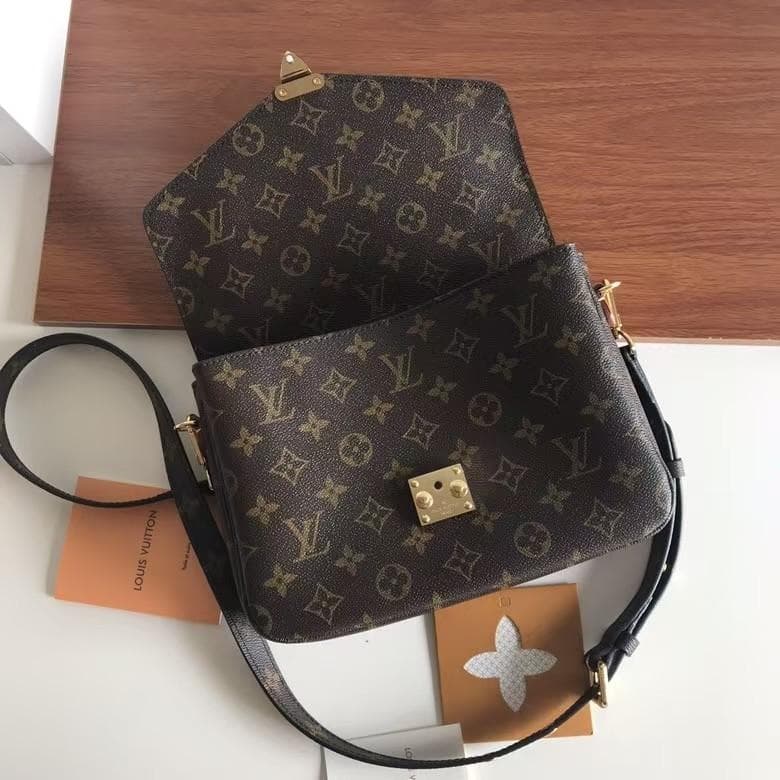 優良品LouIs ⭐️VuIttonモノグラムフラップバッグ