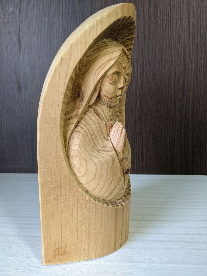 優しい心の平和観音さま　　　作品番号Ｒ−19　　彫刻家　岩村一博