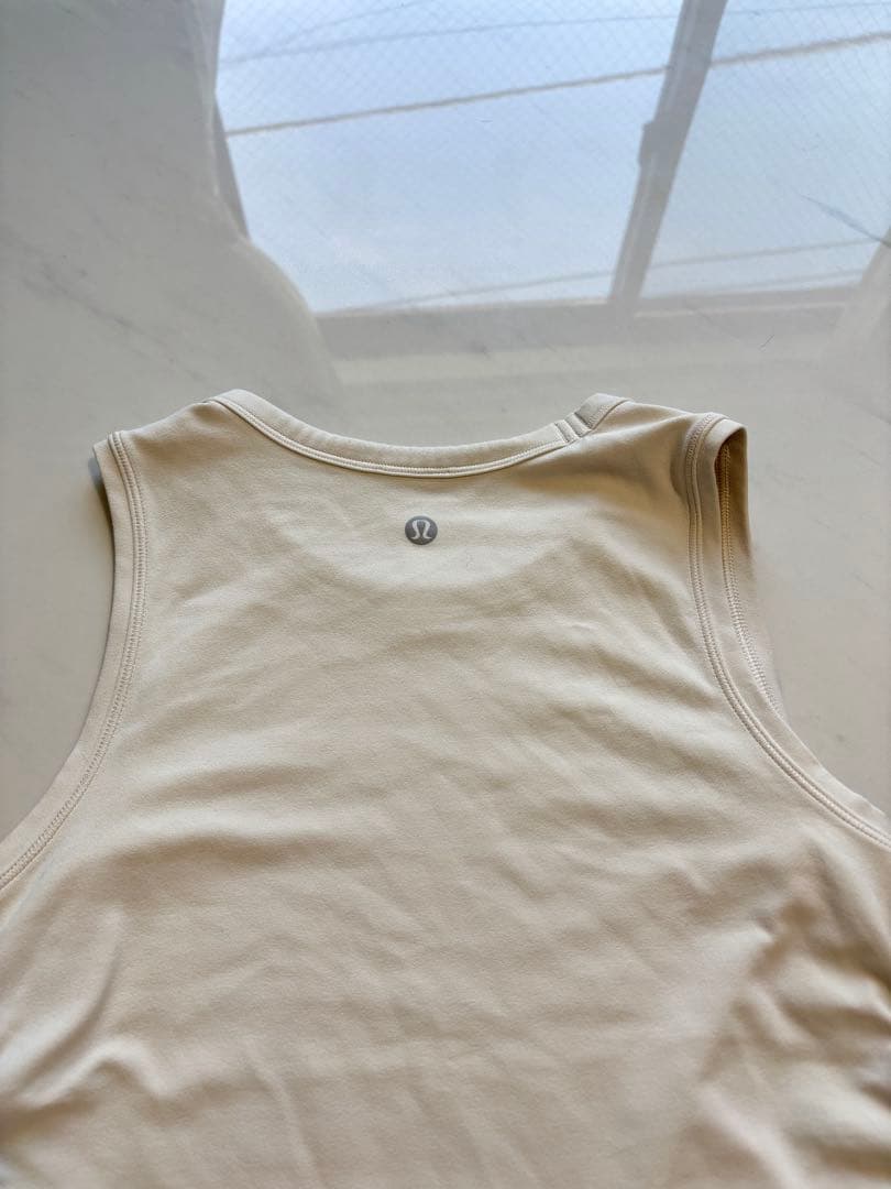【美品】ルルレモン　ヨガタンクAll It Takes Tank Nulu