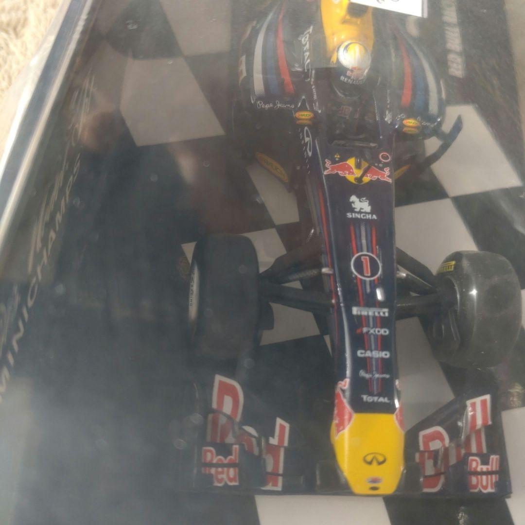 レッドブルレーシング RB7 セバスチャン・ベッテル 2011