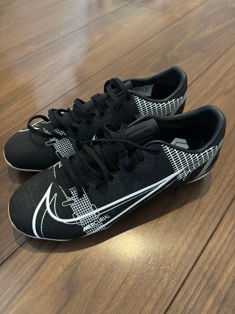 美品Nike Mercurial 黒白 スパイク　ジュニア　　　23.5cm