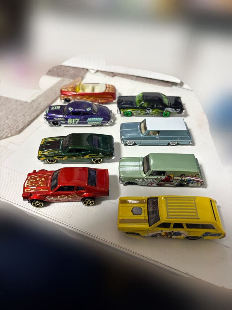 ホットウィールミニカー ボディ柄・ステッカー付きの車 16台セット品