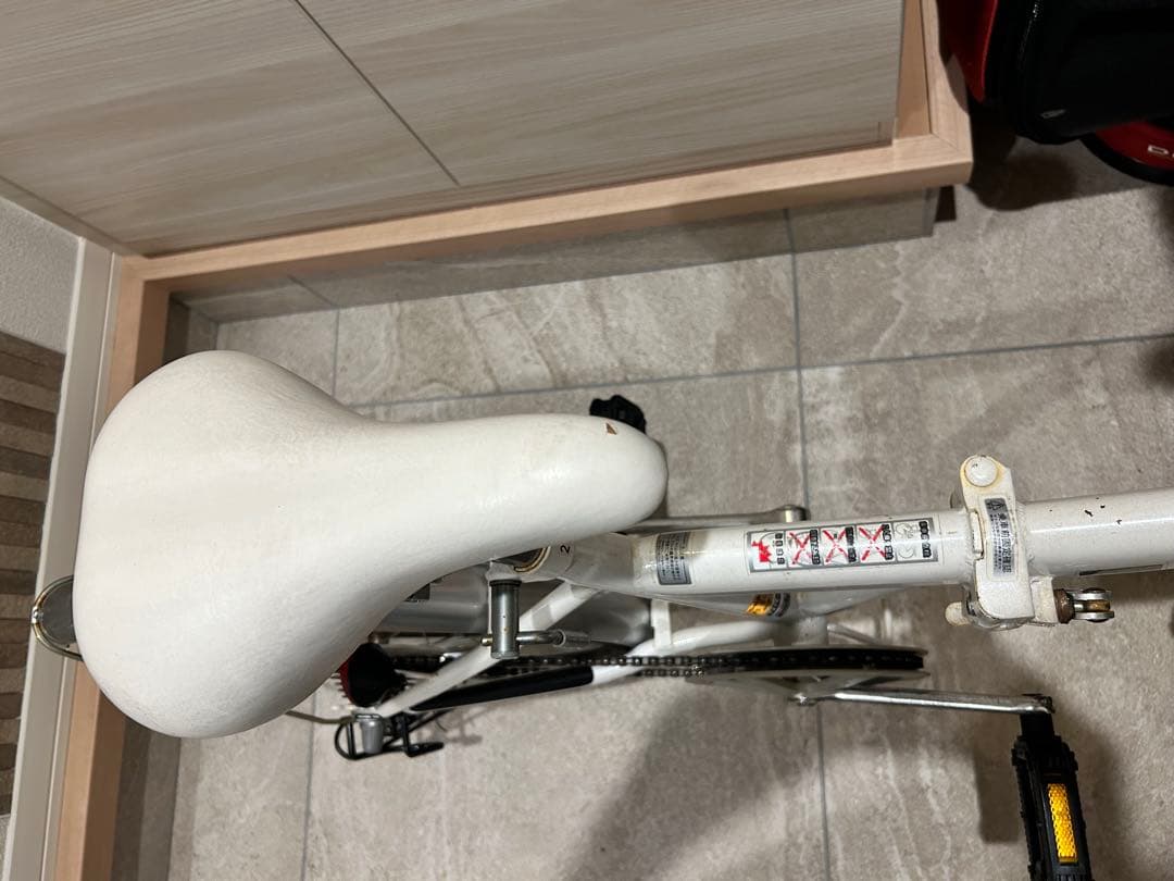 6段ギア変速付き折りたたみ自転車 ホワイト