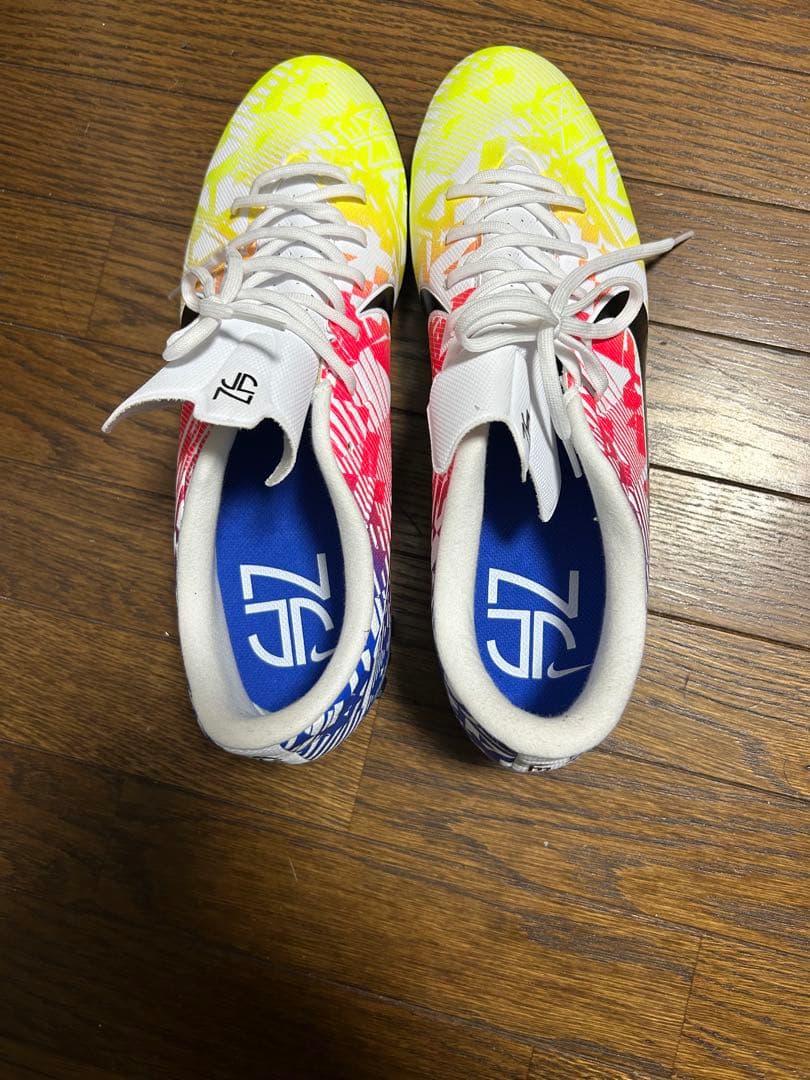 ネイマール　フットサルシューズ