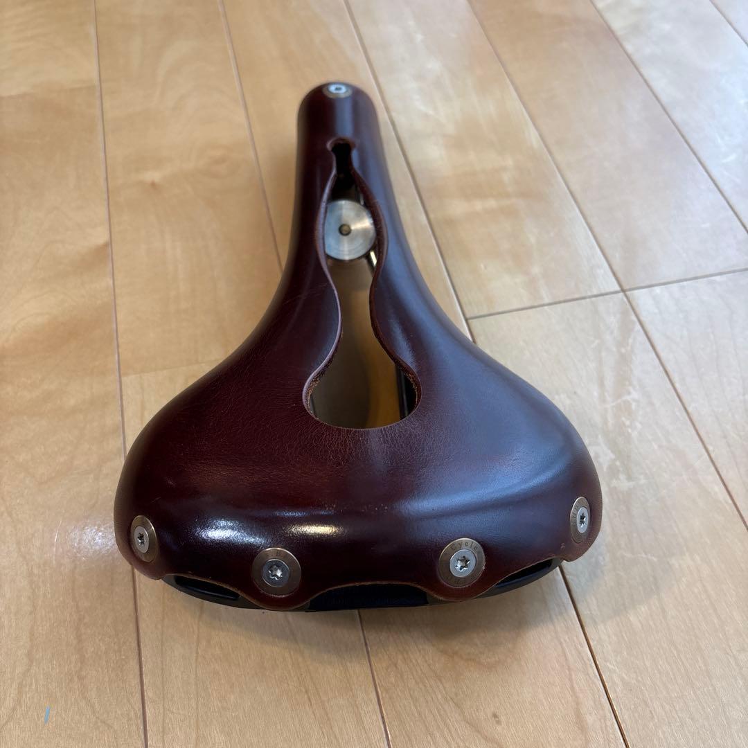 Gilles Berthoud Aspin Open Saddle ブラウン