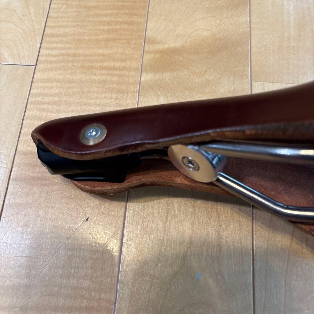 Gilles Berthoud Aspin Open Saddle ブラウン