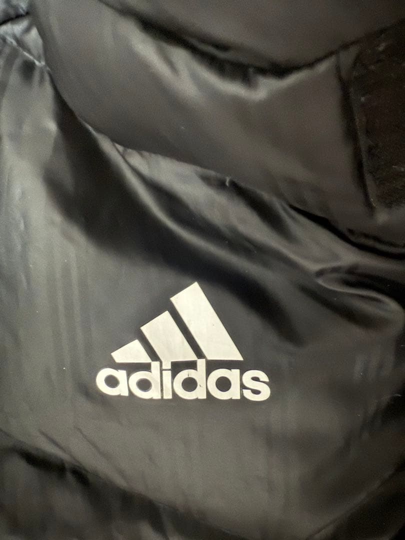 adidas フード付きダウンジャケット 黒
