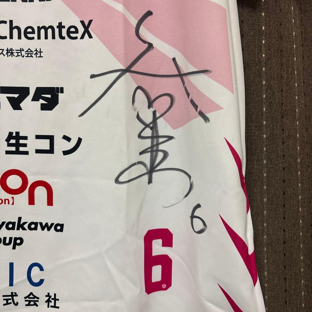 ヴィクトリーナ姫路 吉田眞奈選手サイン入りレプリカユニフォームＴシャツ