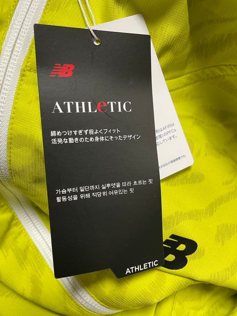 ★新品タグ付★ ニューバランスゴルフ ナイロンジャケット 総柄 デカロゴ 黄色