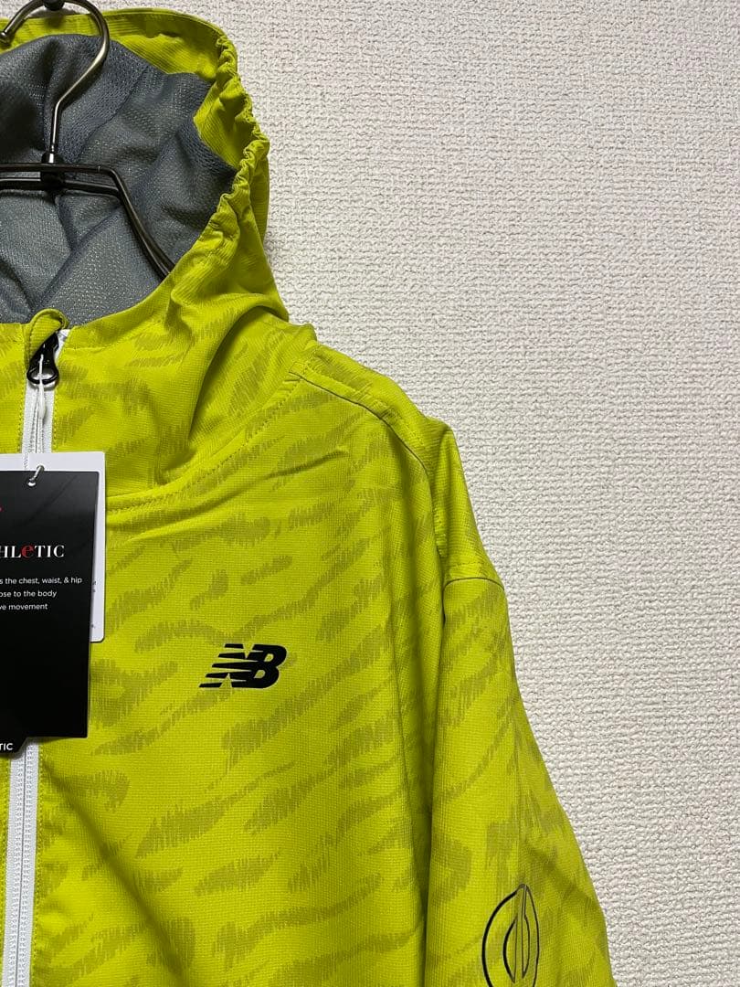 ★新品タグ付★ ニューバランスゴルフ ナイロンジャケット 総柄 デカロゴ 黄色