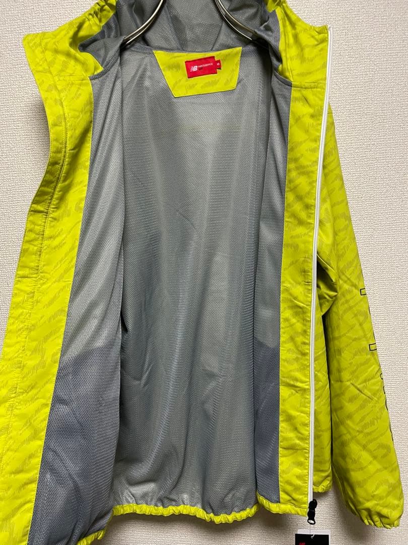 ★新品タグ付★ ニューバランスゴルフ ナイロンジャケット 総柄 デカロゴ 黄色