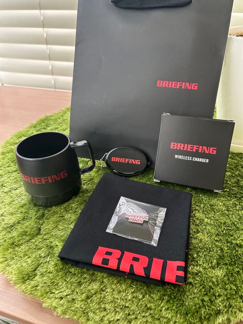 BRIEFING ノベルティセット コップ バッチ ケース バンダナ 充電