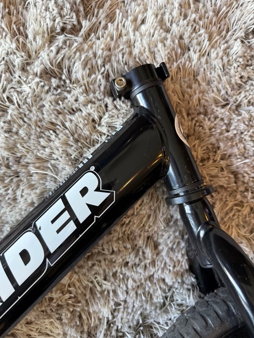 STRIDER バランスバイク ブラック 12インチ　スタンド付