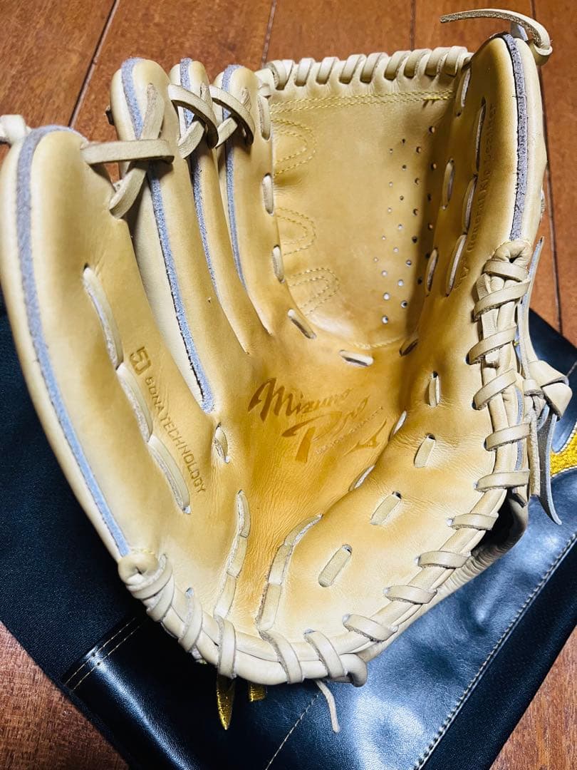 Mizuno Pro 硬式グローブ 22モデル投手用 クリーム色 収納袋付き