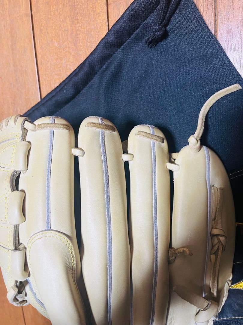 Mizuno Pro 硬式グローブ 22モデル投手用 クリーム色 収納袋付き