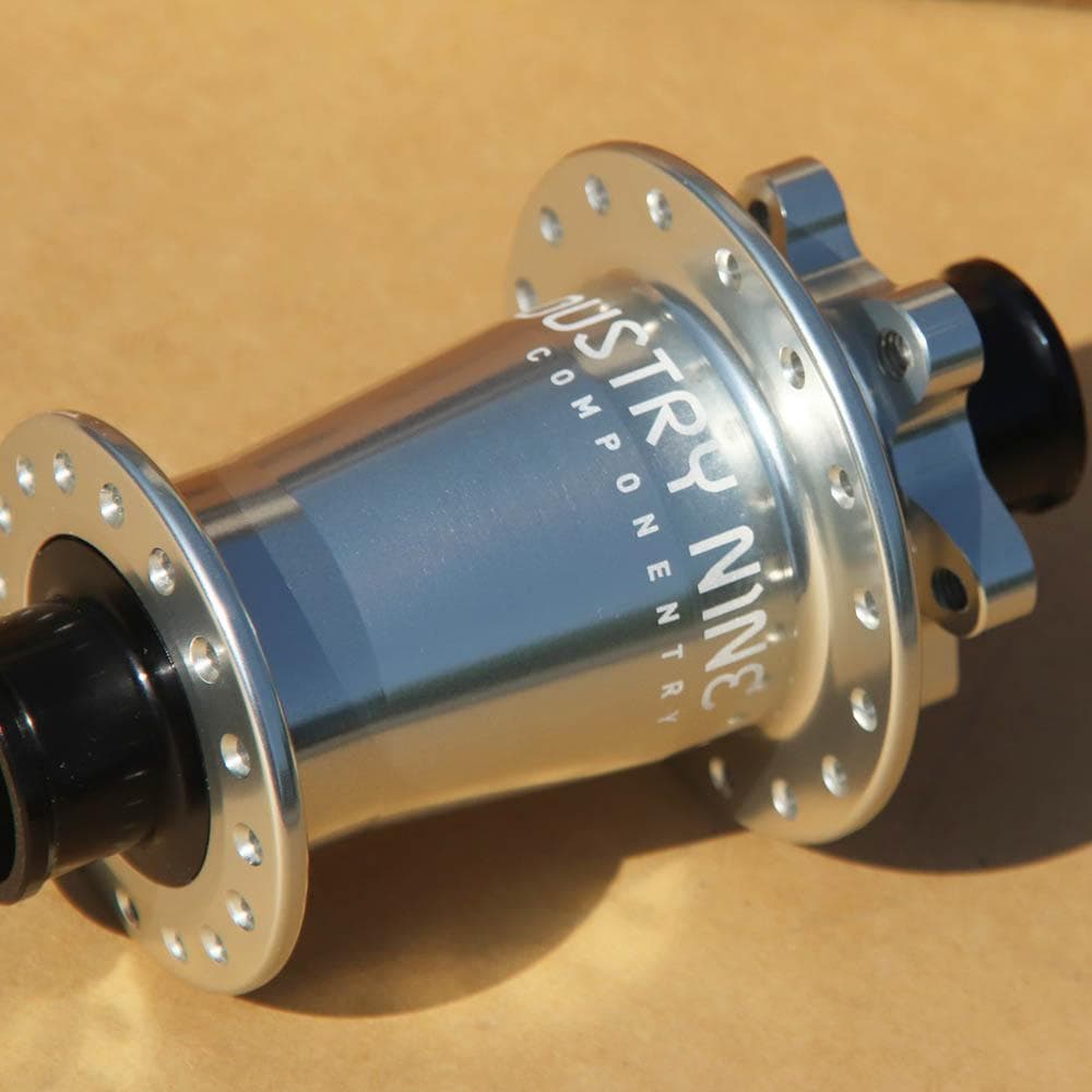 新品 ☆ industry nine ☆ フロントハブ ☆ 32H ☆ 20mm