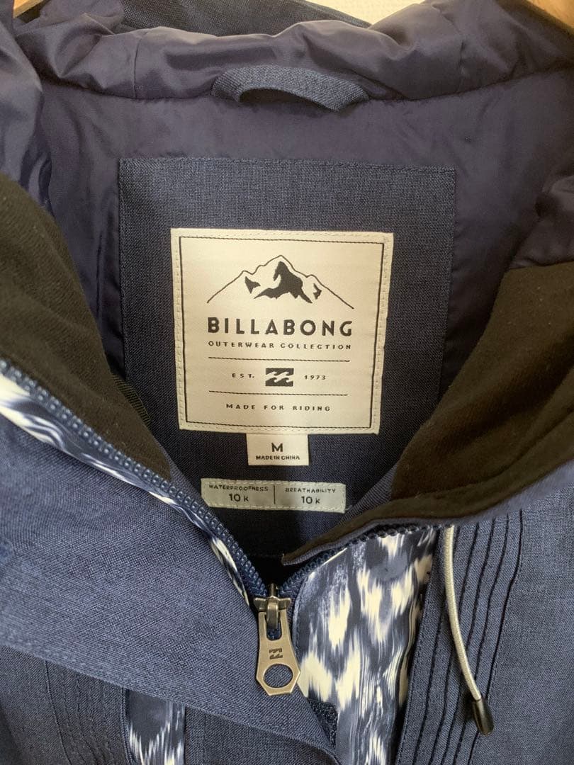 BILLABONG フード付きネイビーウェア　Mサイズ