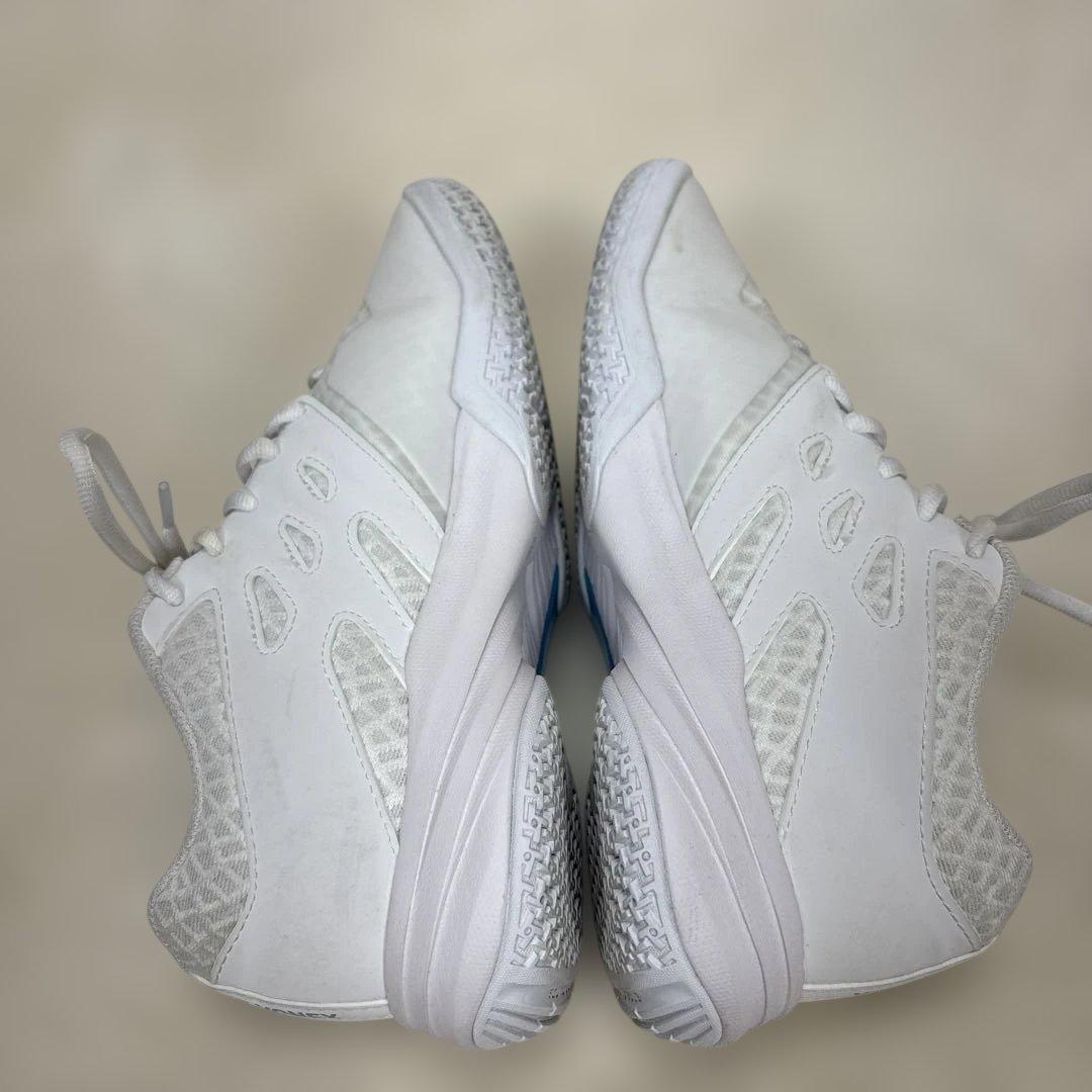 YONEX バドミントンシューズ　カスケードアクセルミッド　25.5センチ