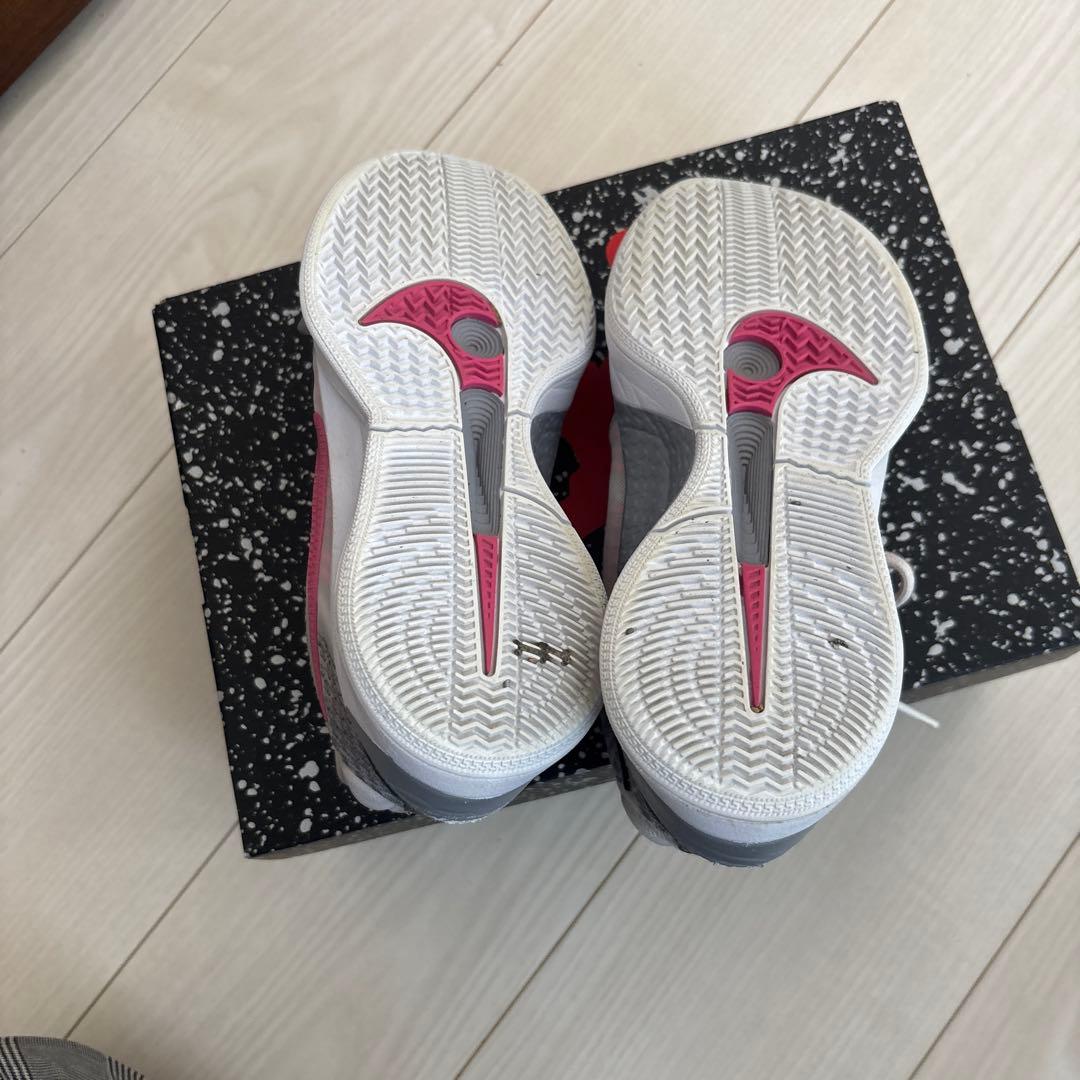 体育館シューズ　NIKE サブリナ