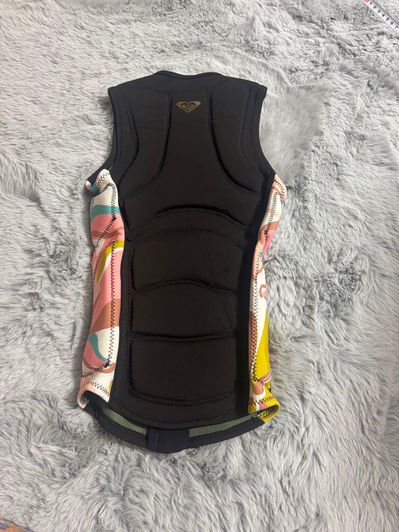 ロキシーROXY ノースリーブウェットスーツベストAQUAα Sサイズ