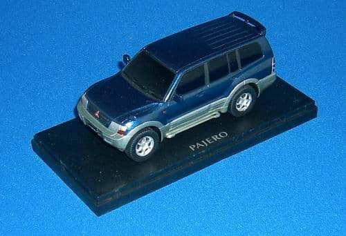 1/43京商ポリストーン製 PAJERO ミニカー ケース付き