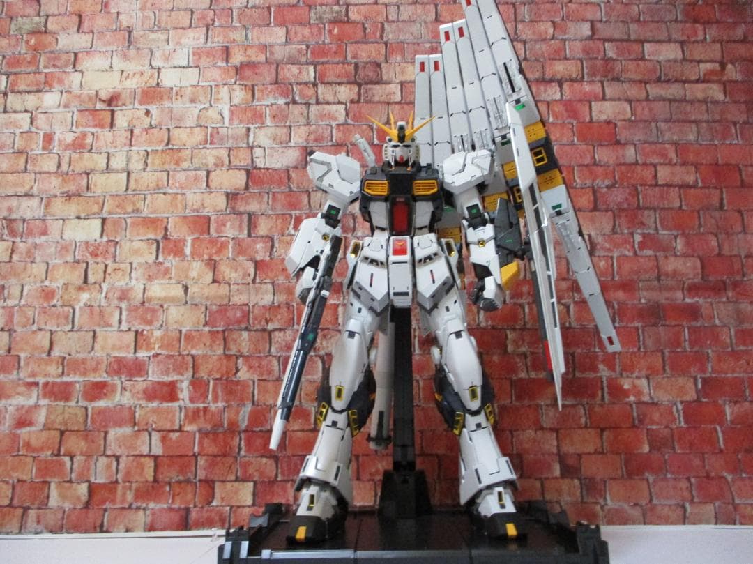 PGU 1/60 νガンダム ＋ LEDユニット 完成品