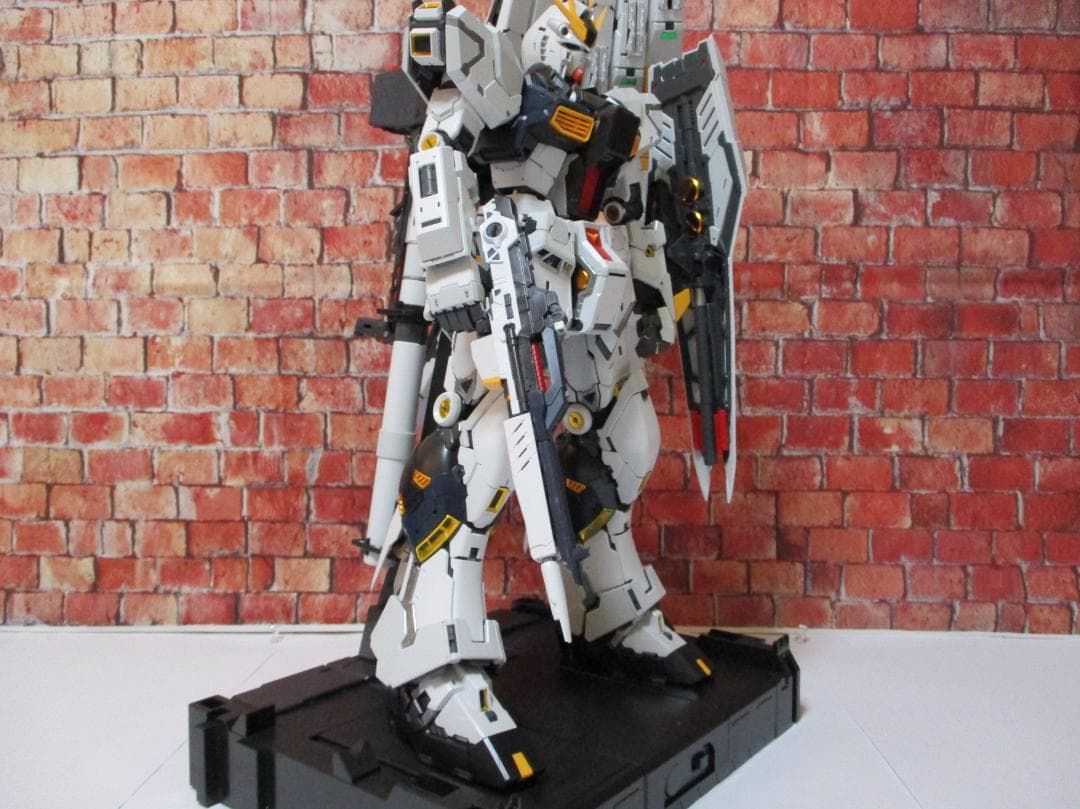 PGU 1/60 νガンダム ＋ LEDユニット 完成品