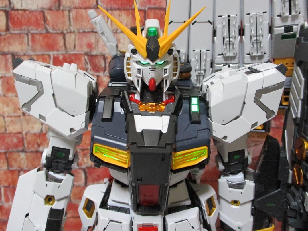 PGU 1/60 νガンダム ＋ LEDユニット 完成品