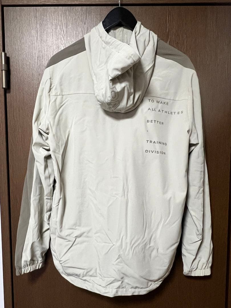 UNDER ARMOUR フード付きジャケット トラックパンツ ベージュ
