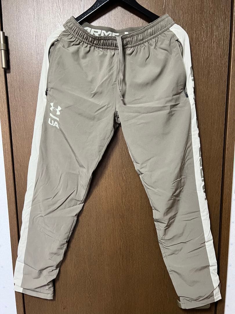 UNDER ARMOUR フード付きジャケット トラックパンツ ベージュ