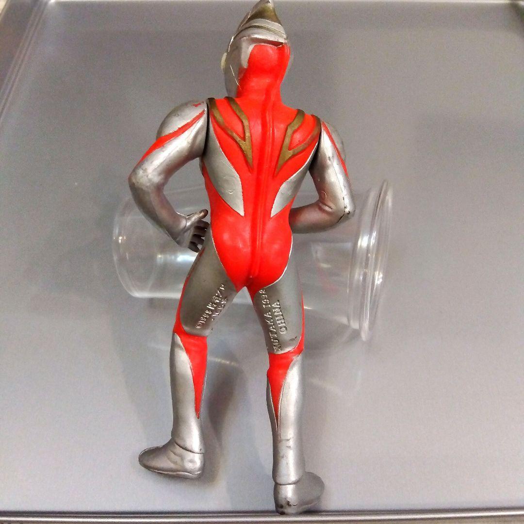 古い倉庫蔵出し骨董品　当時物　ウルトラマン12cm　1998円谷プロダクション