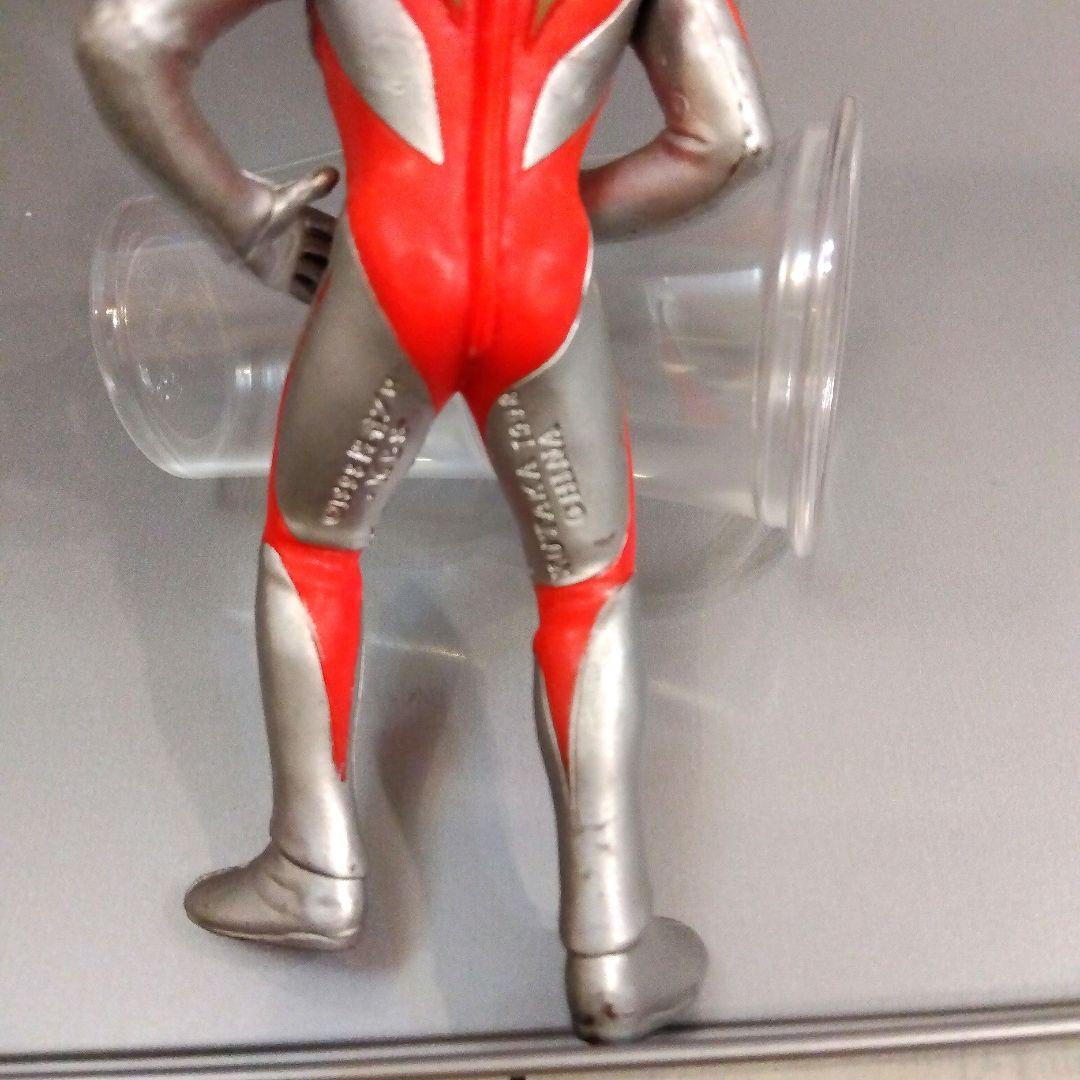 古い倉庫蔵出し骨董品　当時物　ウルトラマン12cm　1998円谷プロダクション