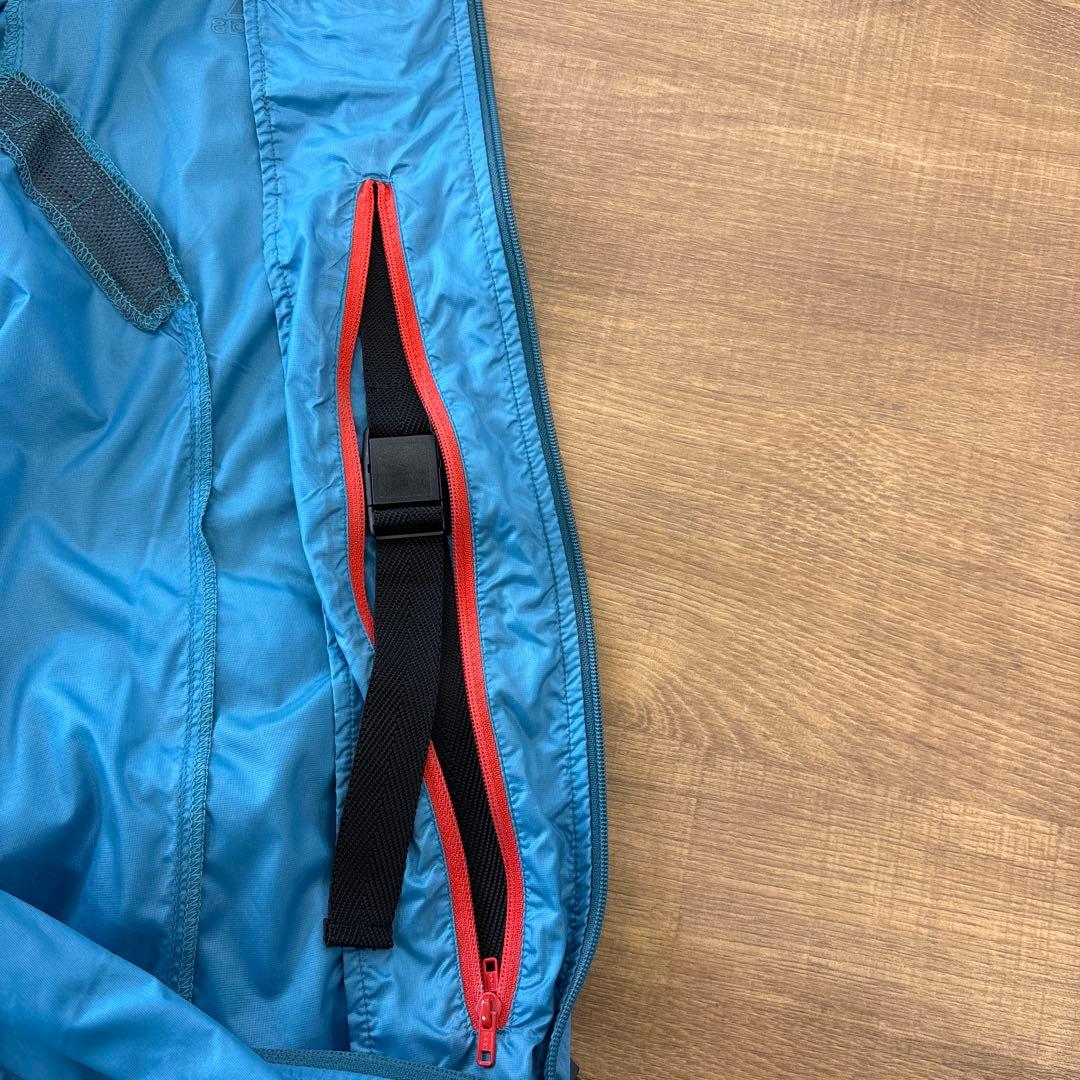 adidas ウィンドブレーカー レディース　水色
