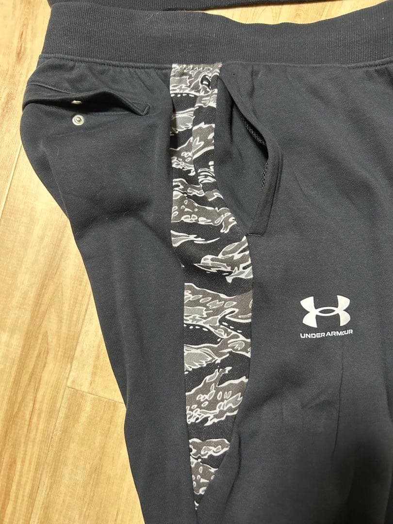 Under Armour 迷彩柄ジャージ上下セット