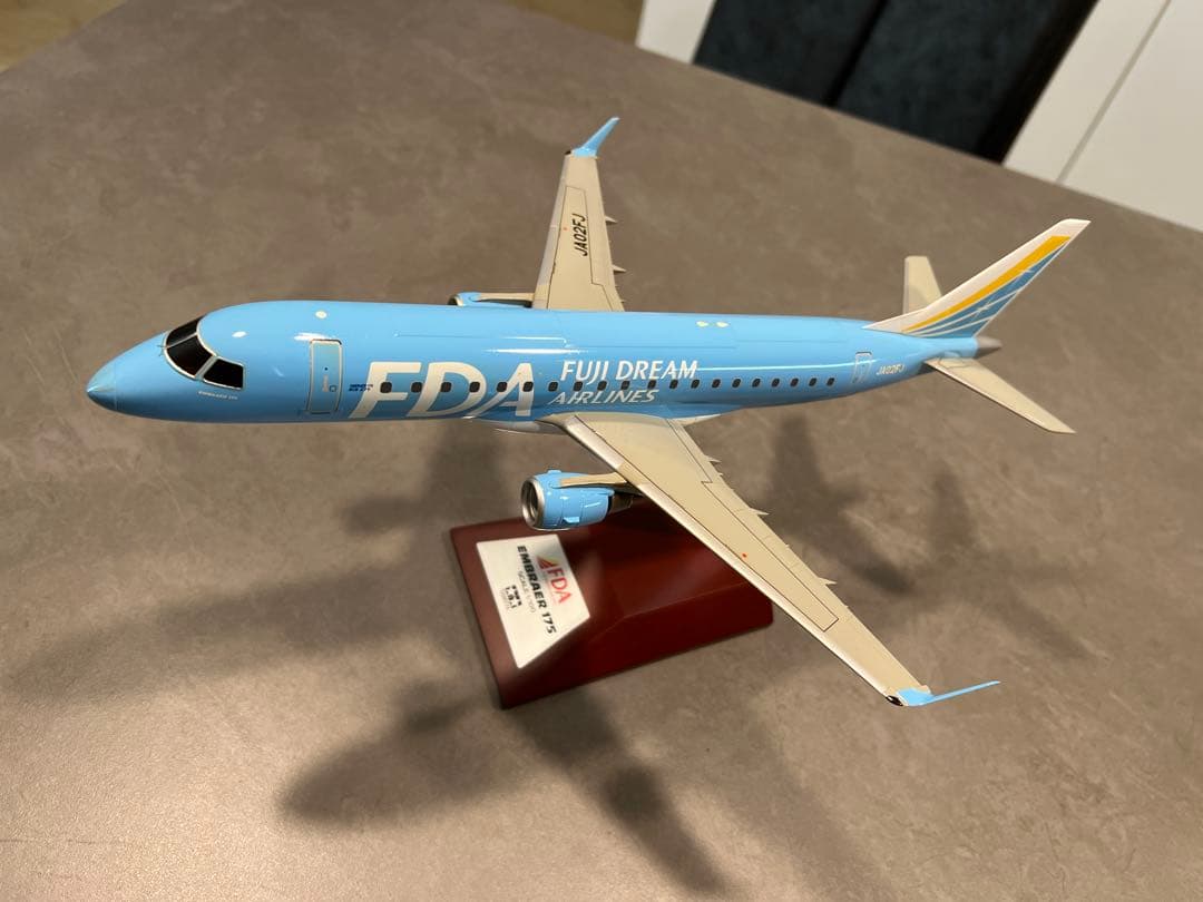 航空機・ヘリコプター Tamiya FDA Embraer 175 1/100