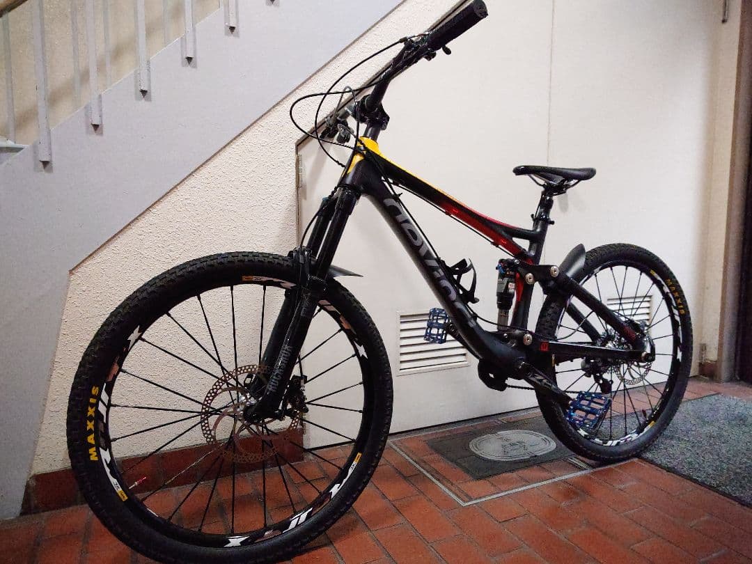 Devinci Dixon Carbon 26インチ フルサス MTB