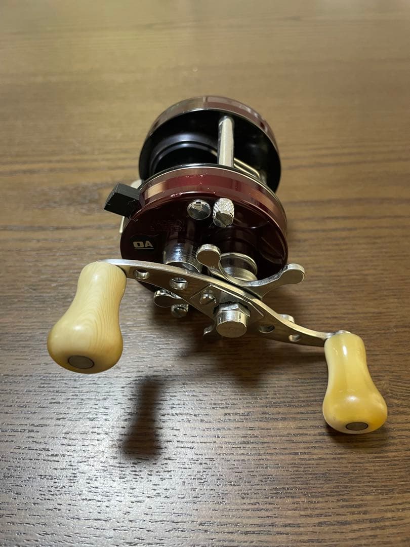 ABU アブ　1500C バーガンディ　ヴィンテージリール