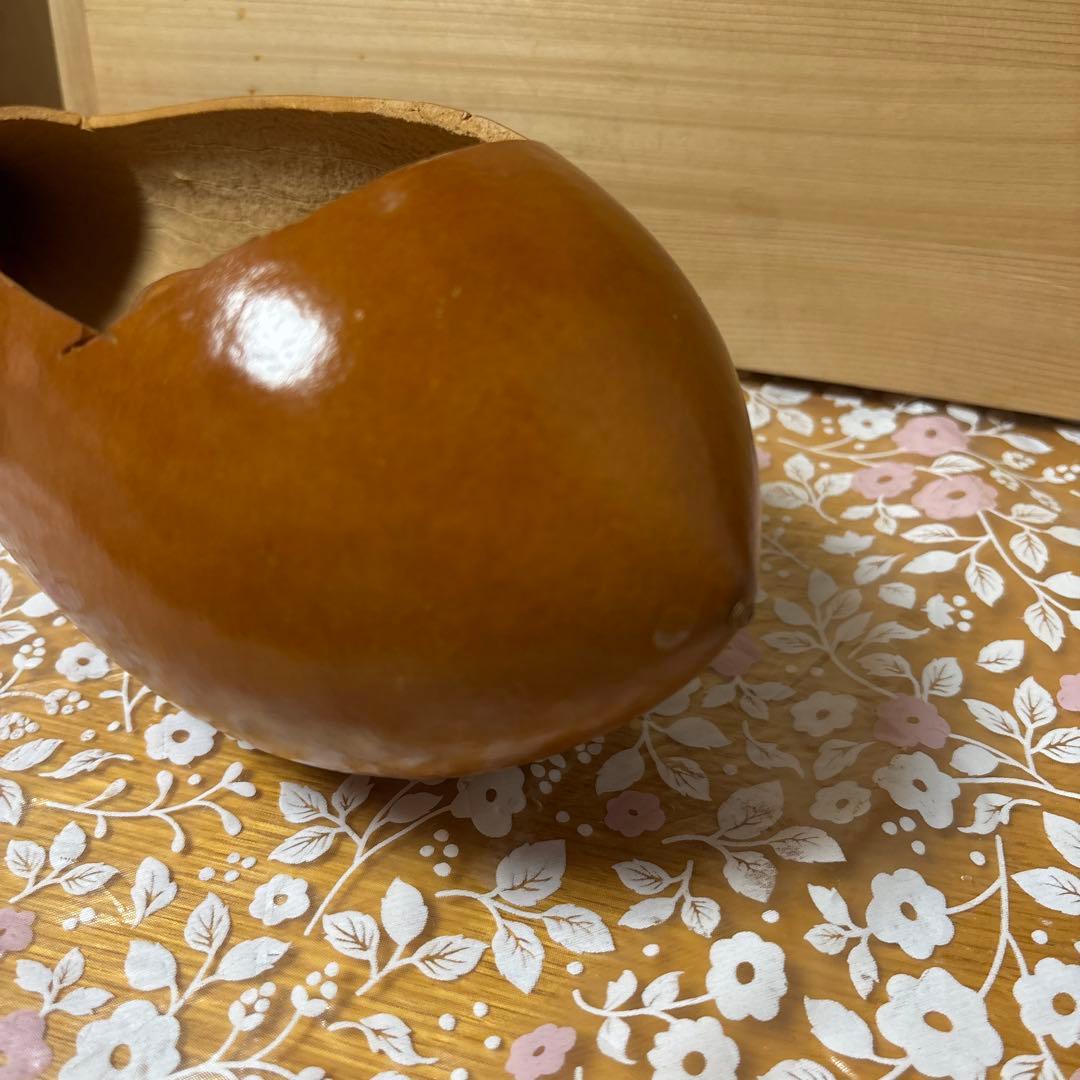 木製ひょうたん型楽器とボール