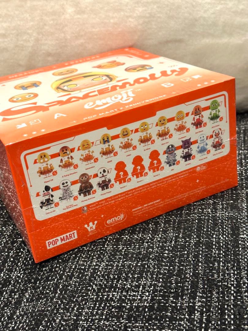 MEGA SPACE MOLLY 100% x emoji シュリンク付き 新品