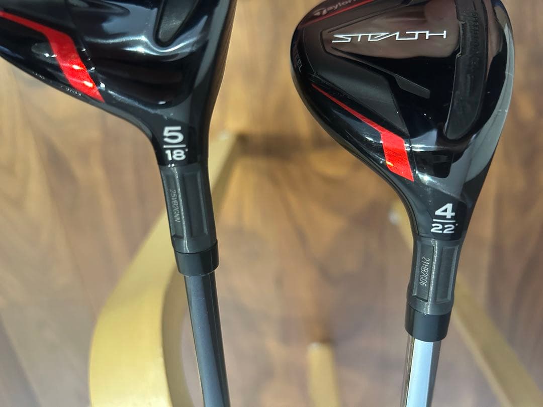 テーラーメイド ステルス 5W ４Ｕ　2本セット　ヘッドカバー付き　5w4u