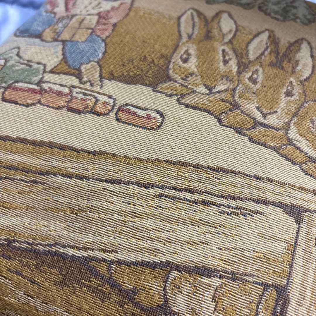 【フランス製】Peter Rabbitのタペストリークッション