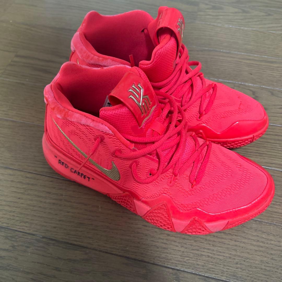 超希少Nike Kyrie 4 \"Red Carpet\"