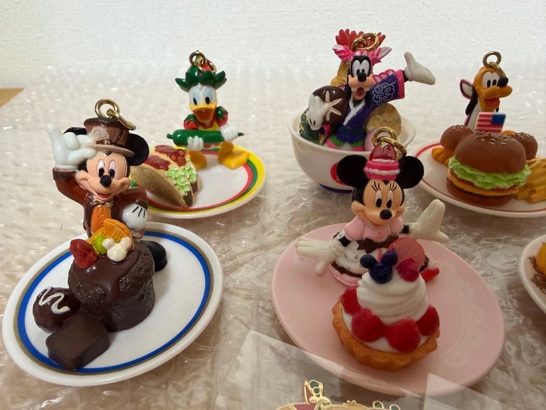 ディズニー　シー　テーブルイズウェイティング　チャーム　フィギュア　チャーム