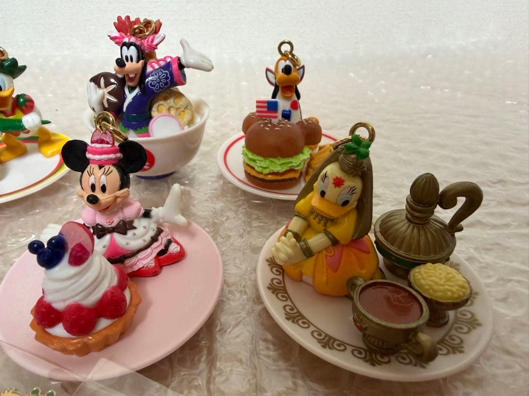 ディズニー　シー　テーブルイズウェイティング　チャーム　フィギュア　チャーム
